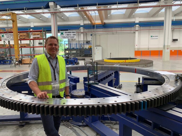 SKF svingkranslager på 3,5 meter ved sluttkontroll før levering
