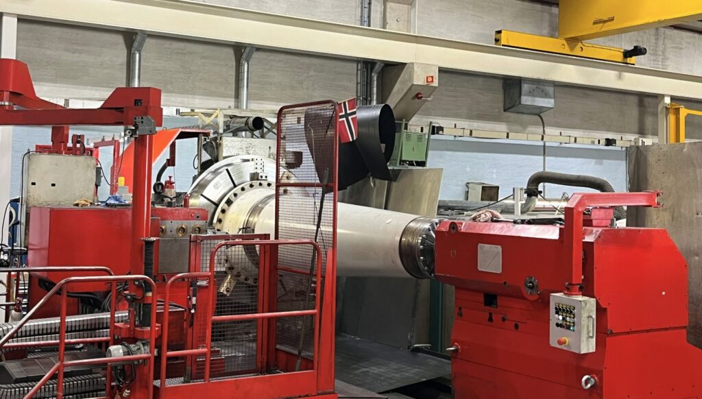Navaksel fra vindturbin i Tacchi CNC-dreiebenk hos Mekanisk Service Halden